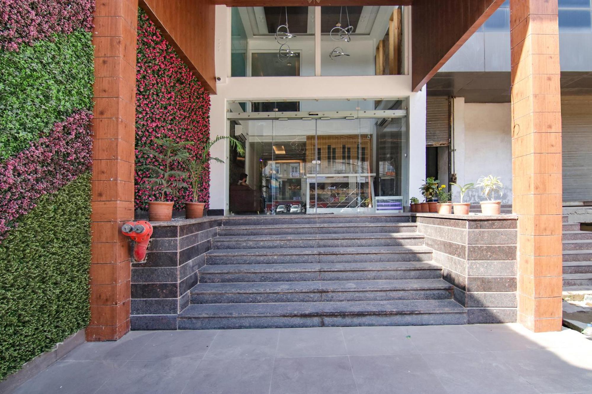 Fabhotel Prism Grand Zirakpur Zewnętrze zdjęcie